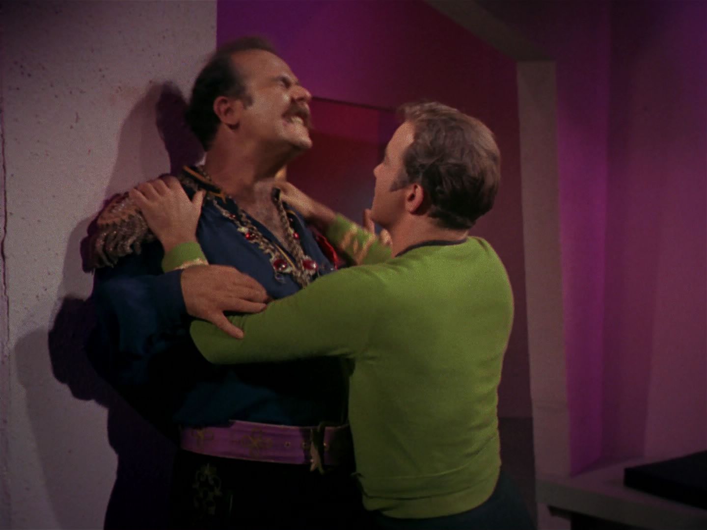ariane179254_StarTrek_2x08_IMudd_1608.jpg