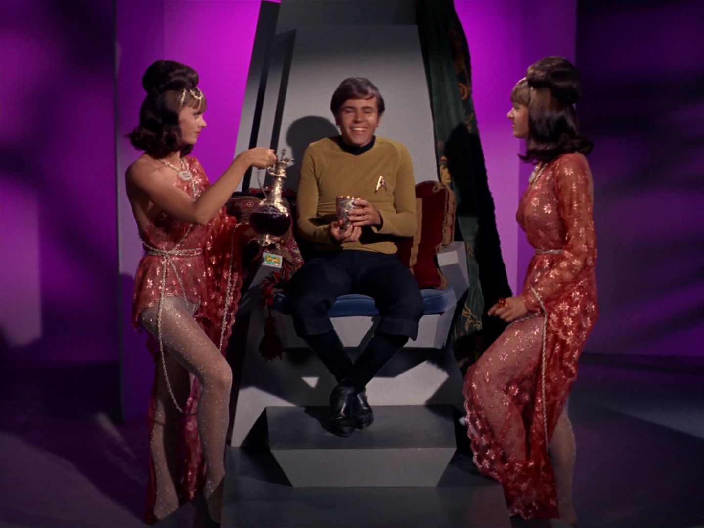 ariane179254_StarTrek_2x08_IMudd_1689.jpg