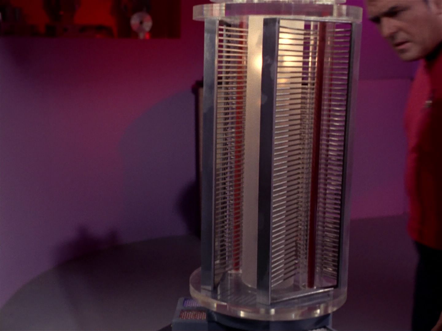 ariane179254_StarTrek_2x08_IMudd_1750.jpg