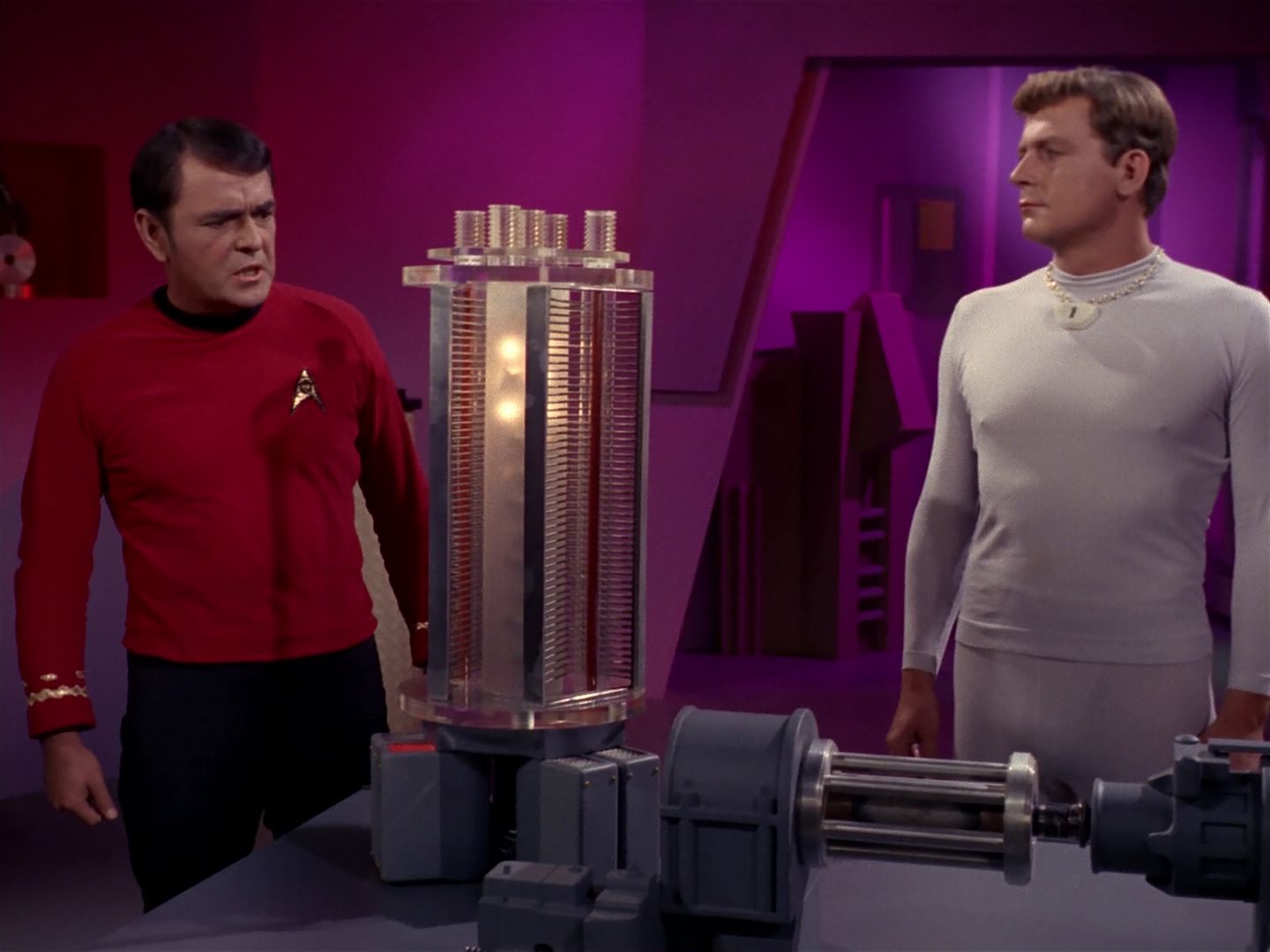 ariane179254_StarTrek_2x08_IMudd_1757.jpg