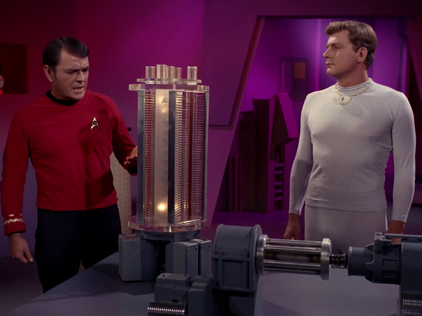 ariane179254_StarTrek_2x08_IMudd_1759.jpg