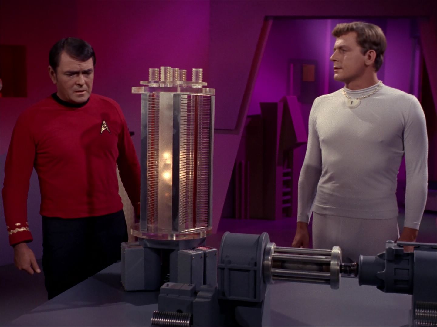 ariane179254_StarTrek_2x08_IMudd_1763.jpg