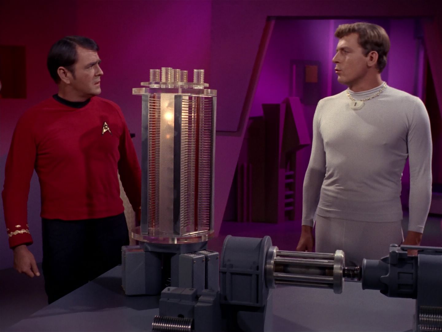 ariane179254_StarTrek_2x08_IMudd_1766.jpg
