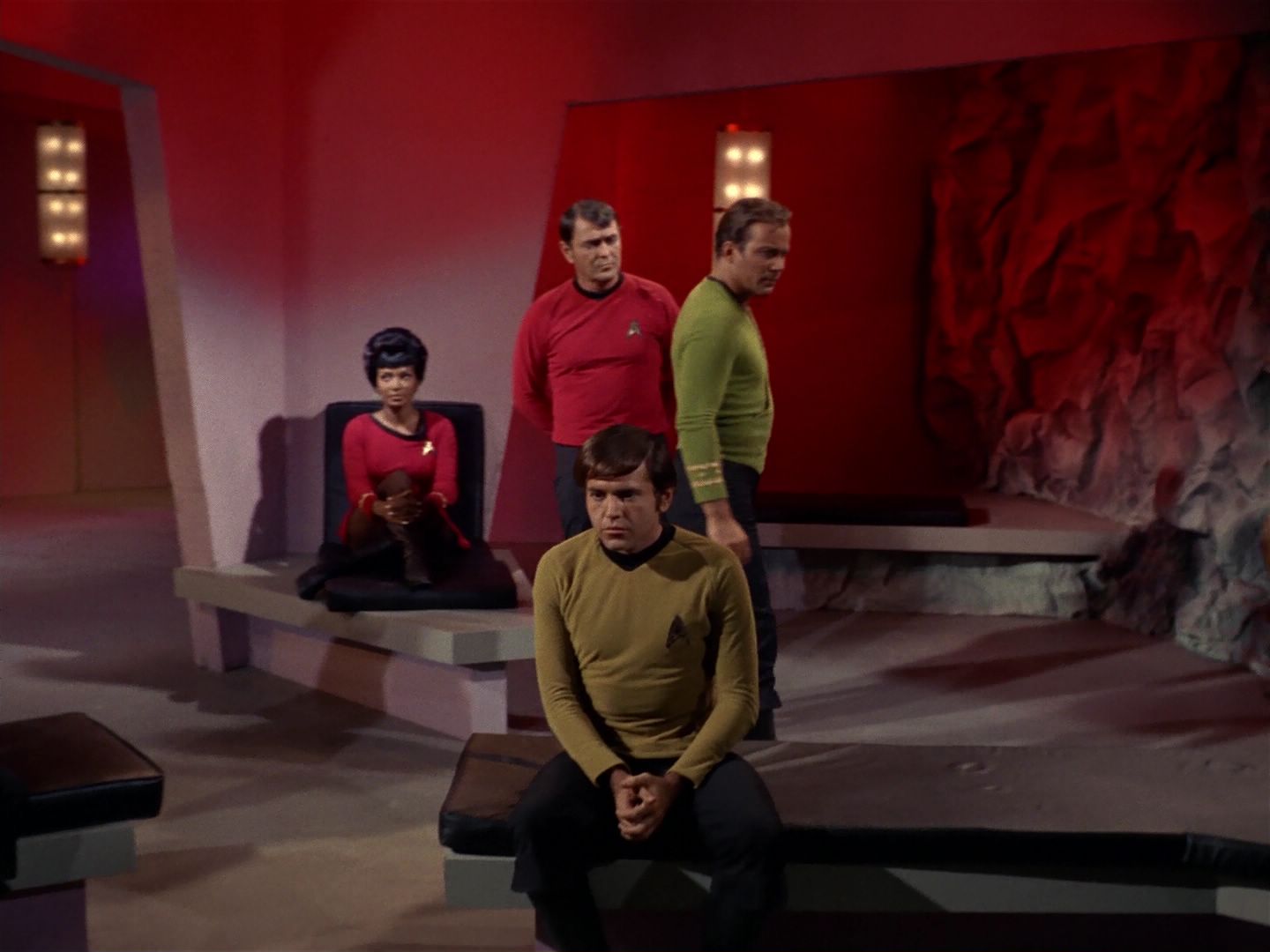 ariane179254_StarTrek_2x08_IMudd_1850.jpg
