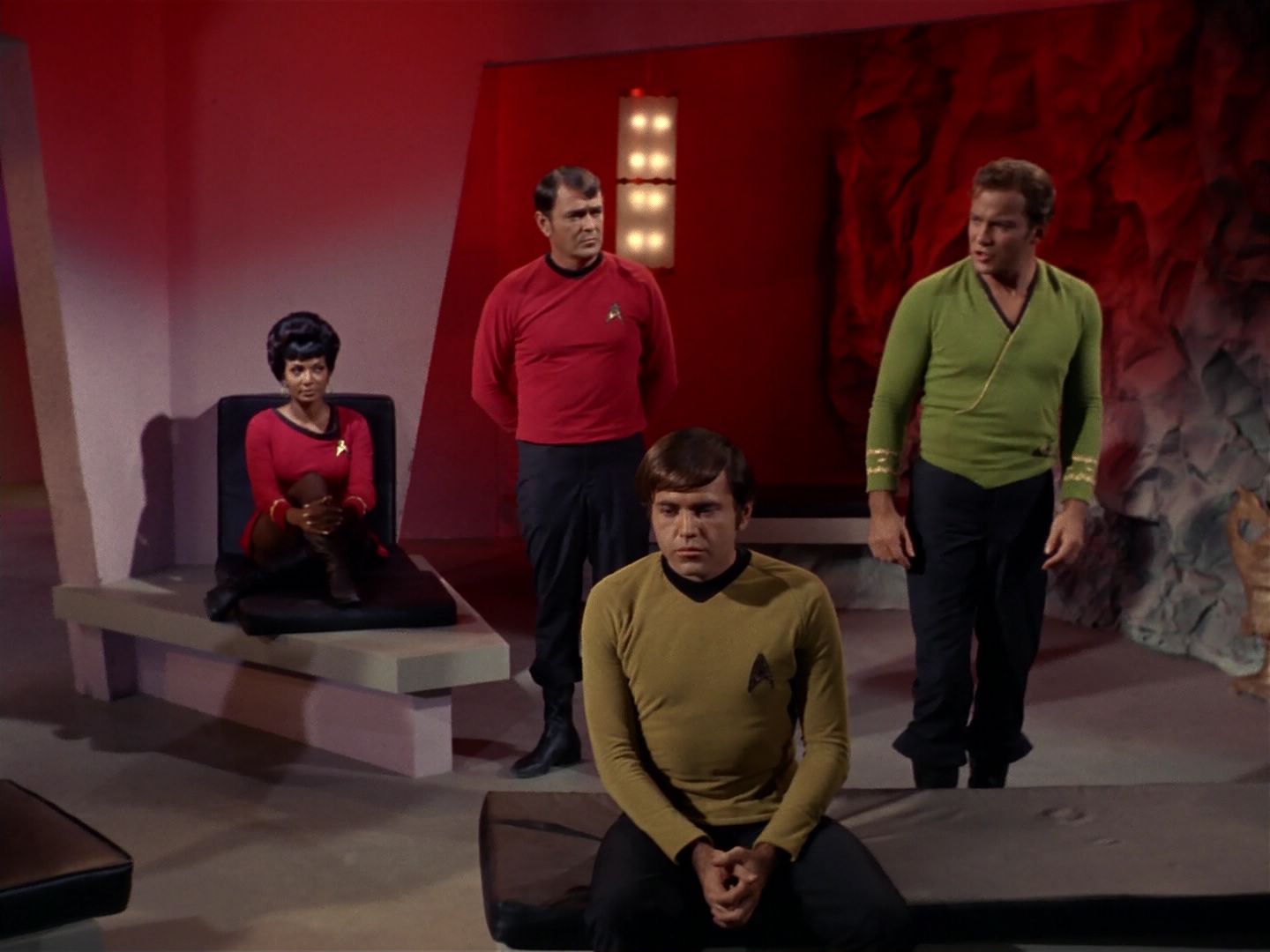 ariane179254_StarTrek_2x08_IMudd_1852.jpg