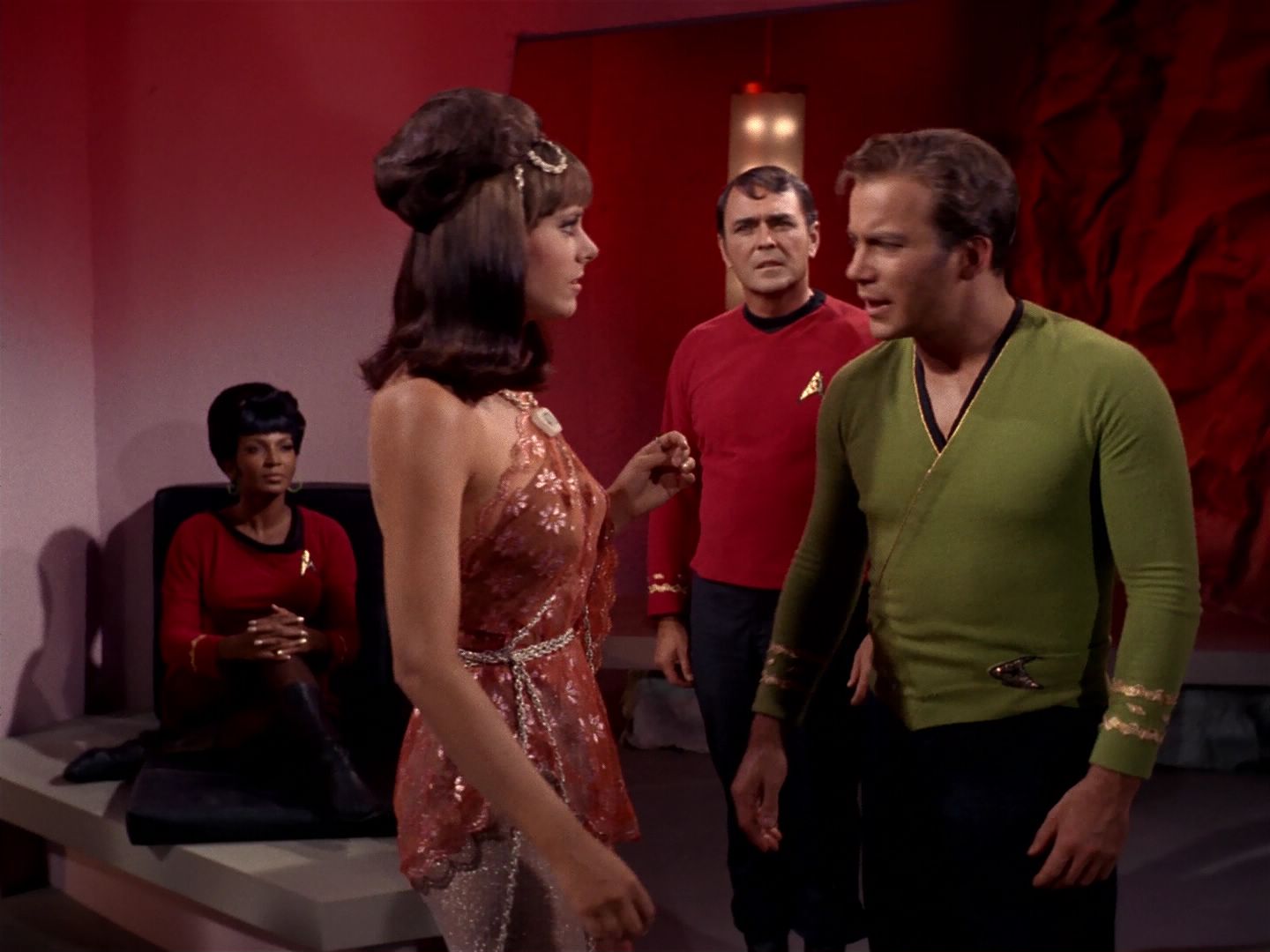 ariane179254_StarTrek_2x08_IMudd_1857.jpg