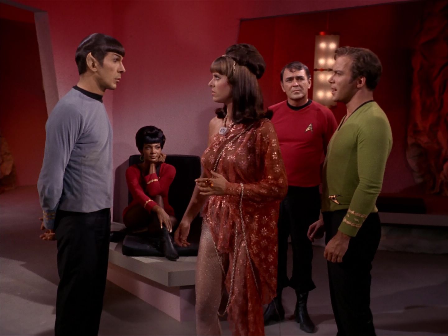 ariane179254_StarTrek_2x08_IMudd_1900.jpg