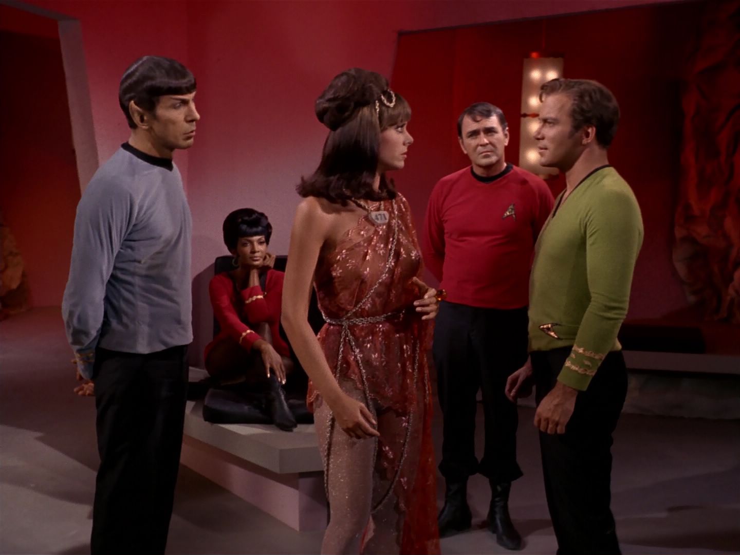 ariane179254_StarTrek_2x08_IMudd_1902.jpg