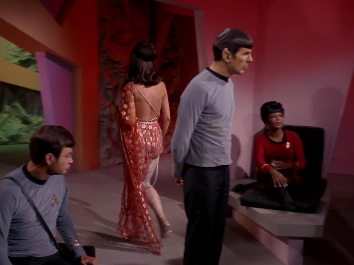 ariane179254_StarTrek_2x08_IMudd_1941.jpg