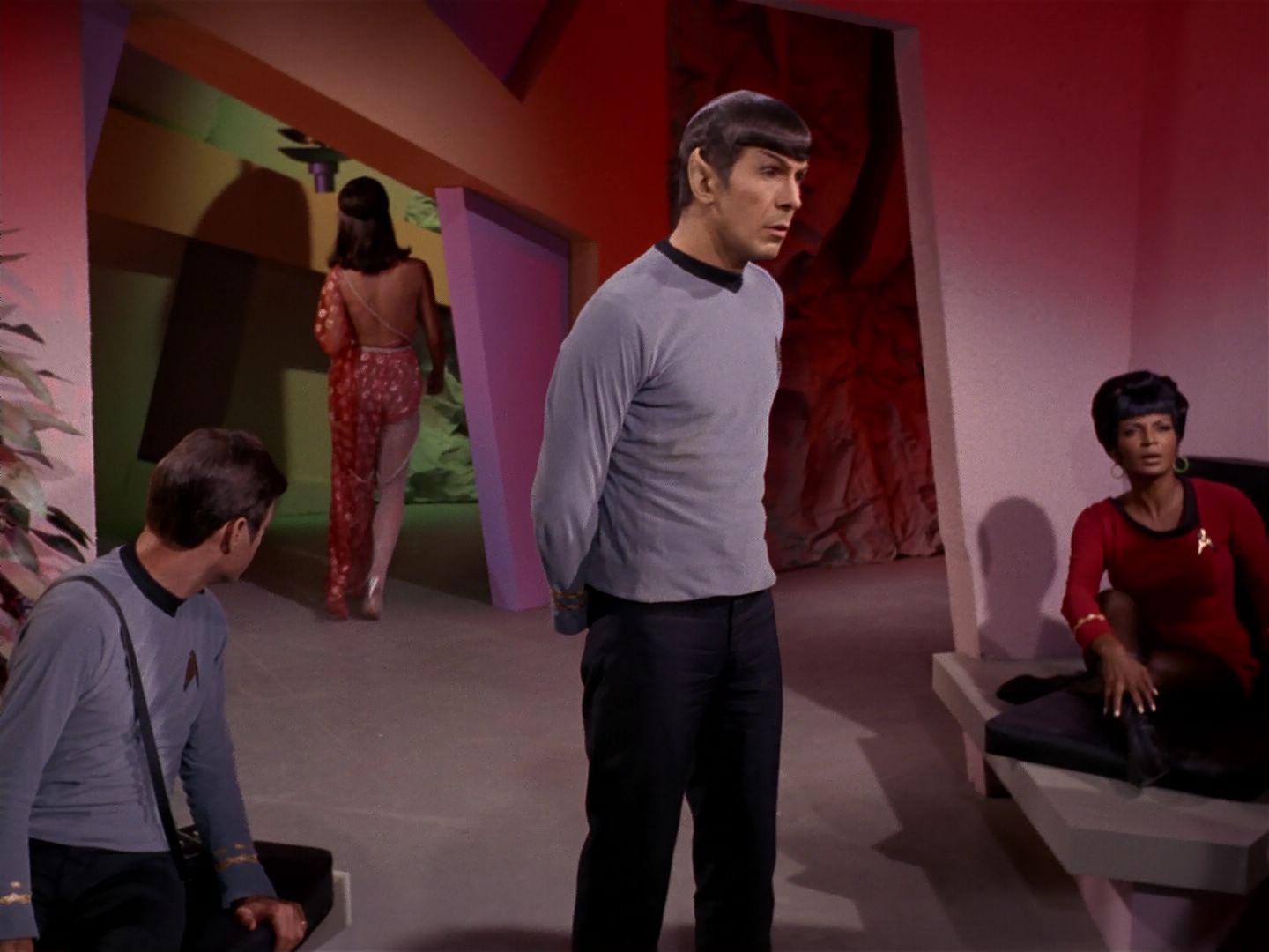 ariane179254_StarTrek_2x08_IMudd_1944.jpg