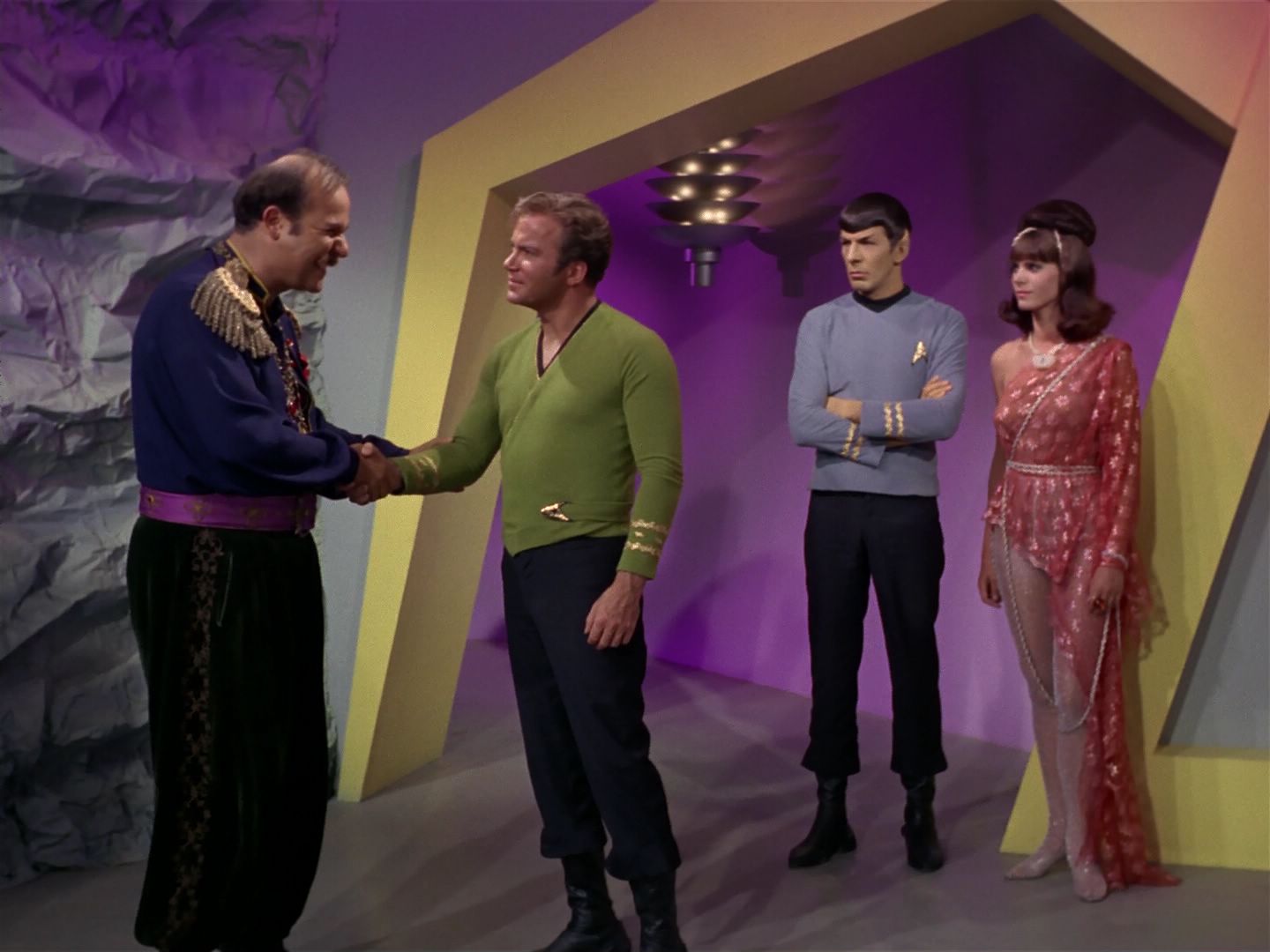 ariane179254_StarTrek_2x08_IMudd_2000.jpg