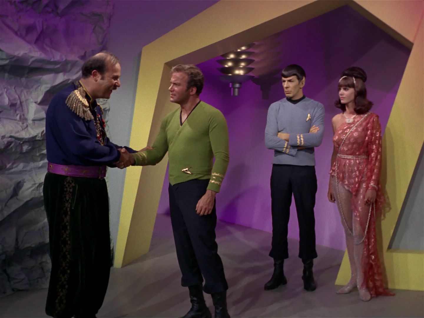ariane179254_StarTrek_2x08_IMudd_2001.jpg