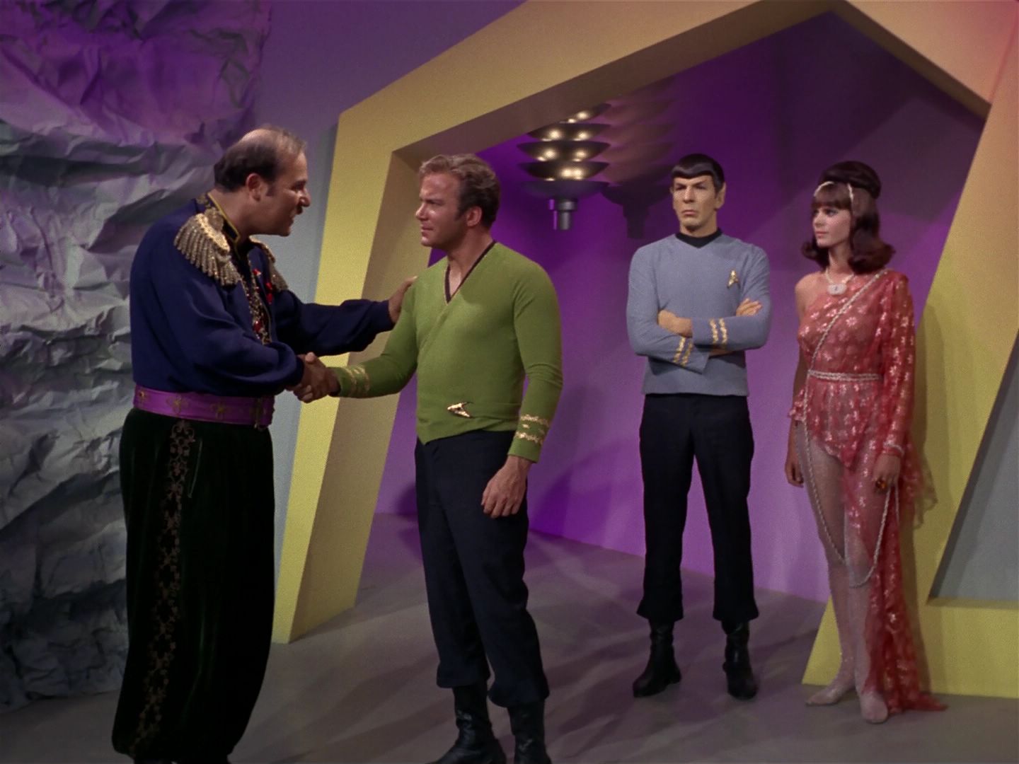 ariane179254_StarTrek_2x08_IMudd_2005.jpg