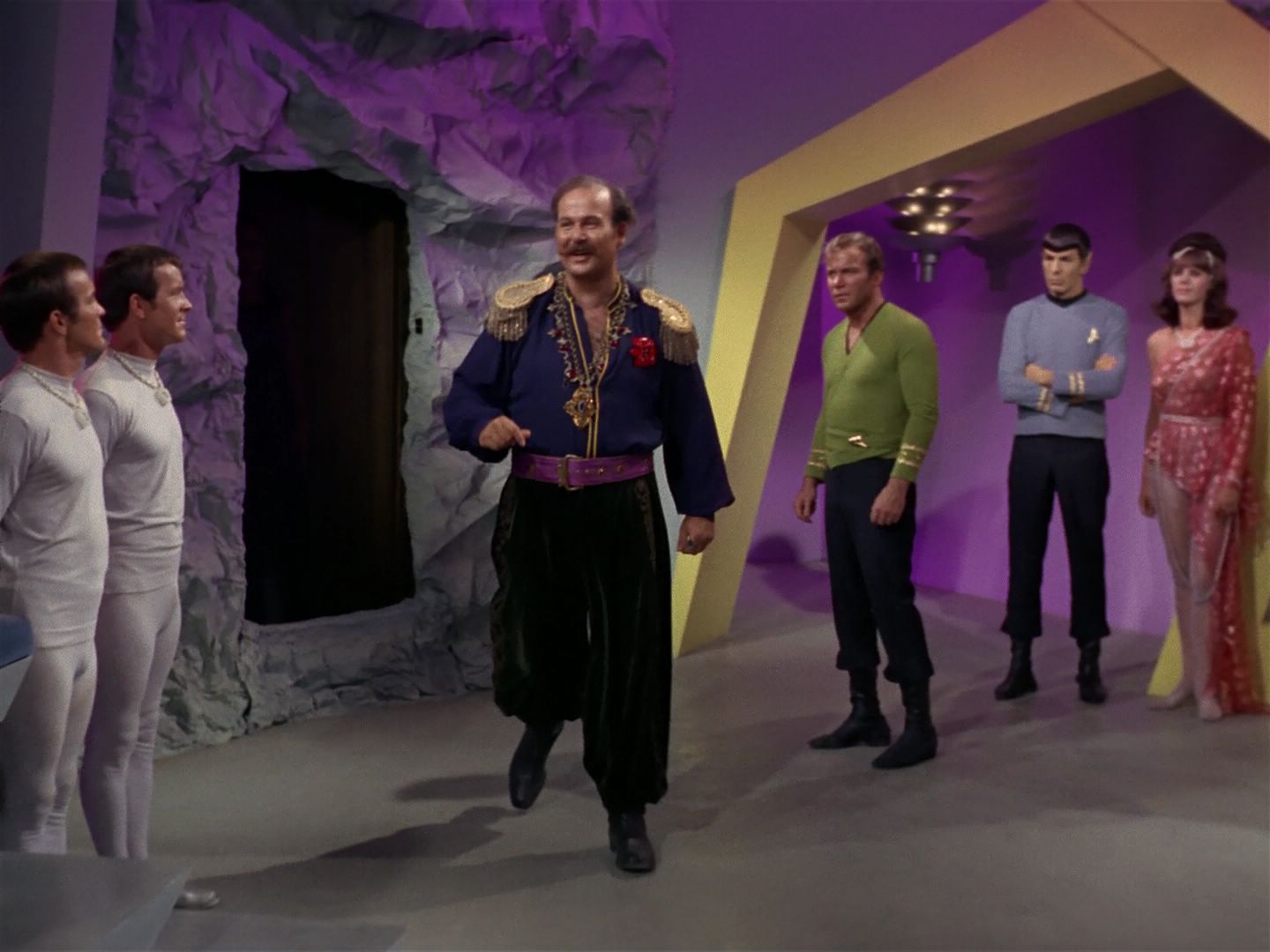 ariane179254_StarTrek_2x08_IMudd_2049.jpg