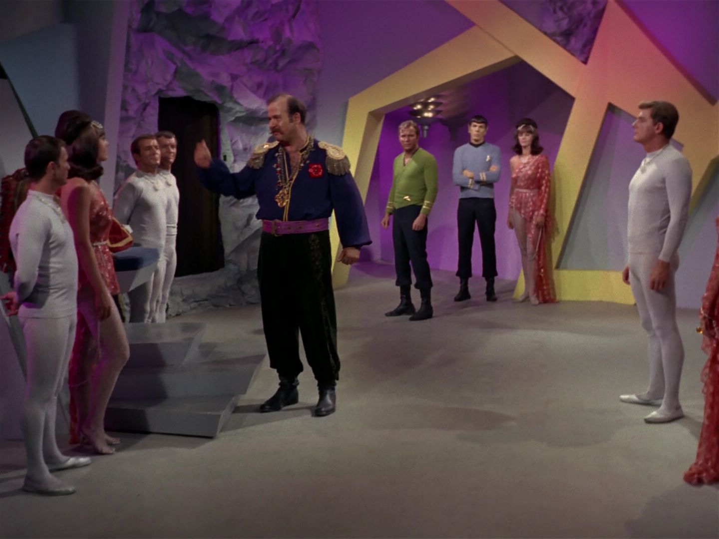 ariane179254_StarTrek_2x08_IMudd_2053.jpg