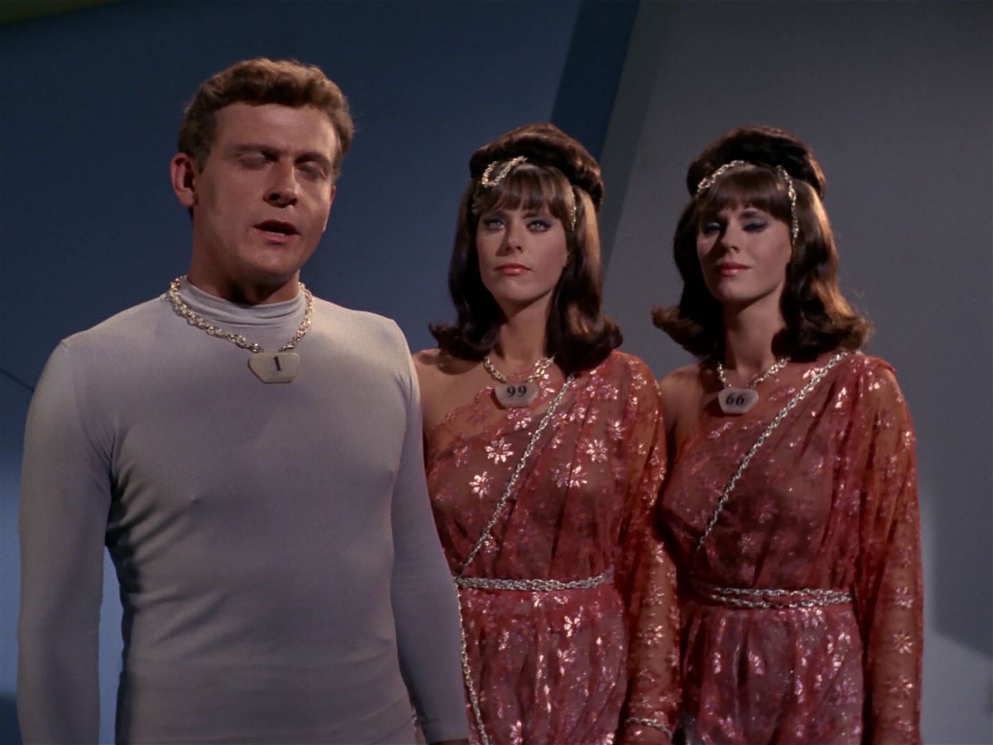 ariane179254_StarTrek_2x08_IMudd_2059.jpg