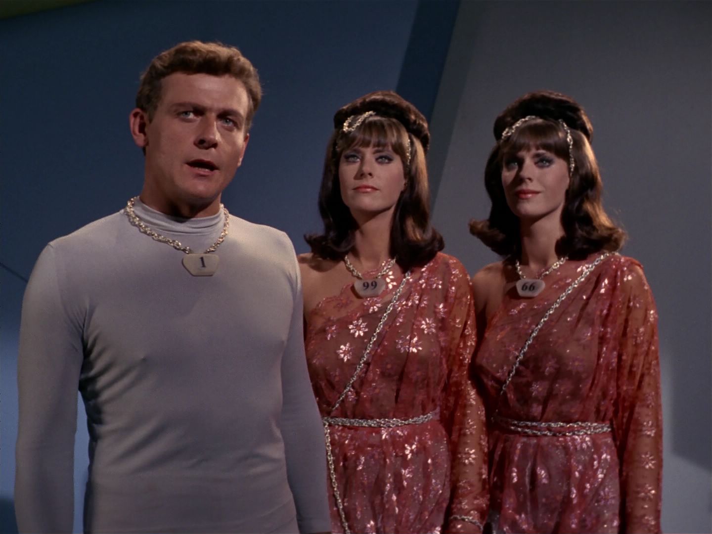 ariane179254_StarTrek_2x08_IMudd_2066.jpg