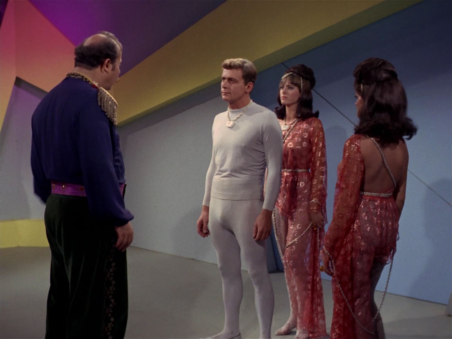 ariane179254_StarTrek_2x08_IMudd_2068.jpg