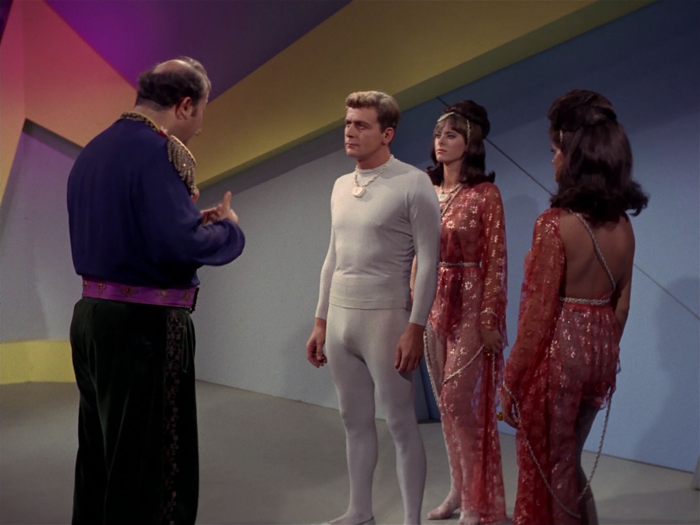ariane179254_StarTrek_2x08_IMudd_2069.jpg