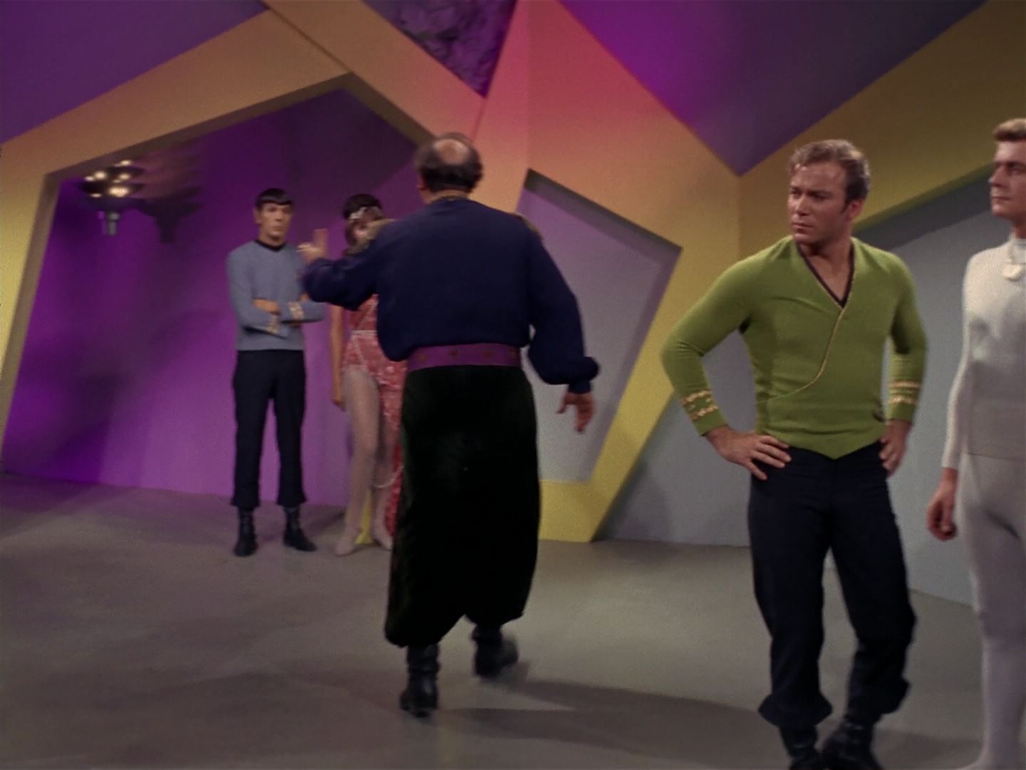 ariane179254_StarTrek_2x08_IMudd_2119.jpg