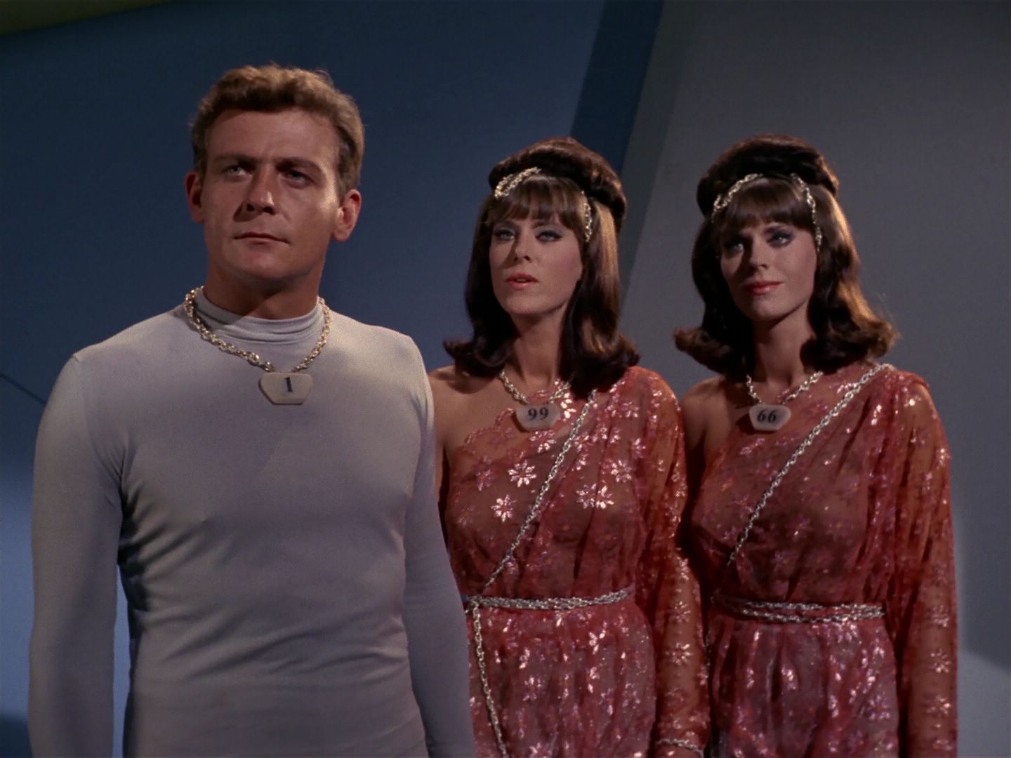 ariane179254_StarTrek_2x08_IMudd_2150.jpg