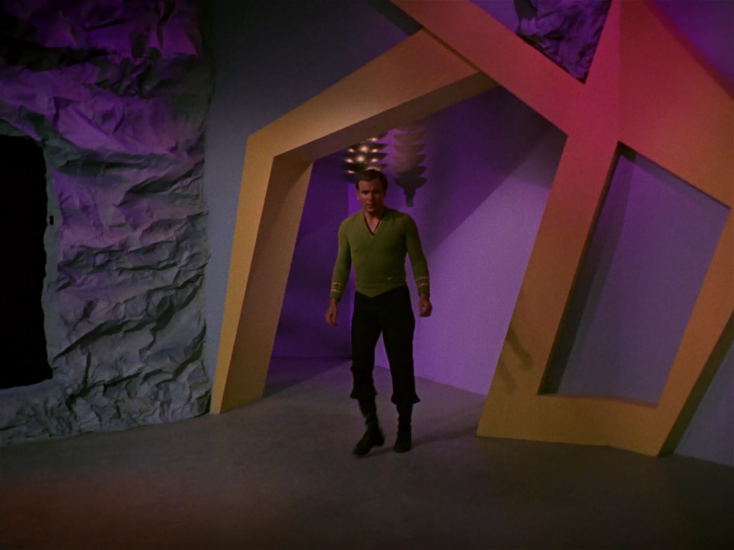 ariane179254_StarTrek_2x08_IMudd_2528.jpg