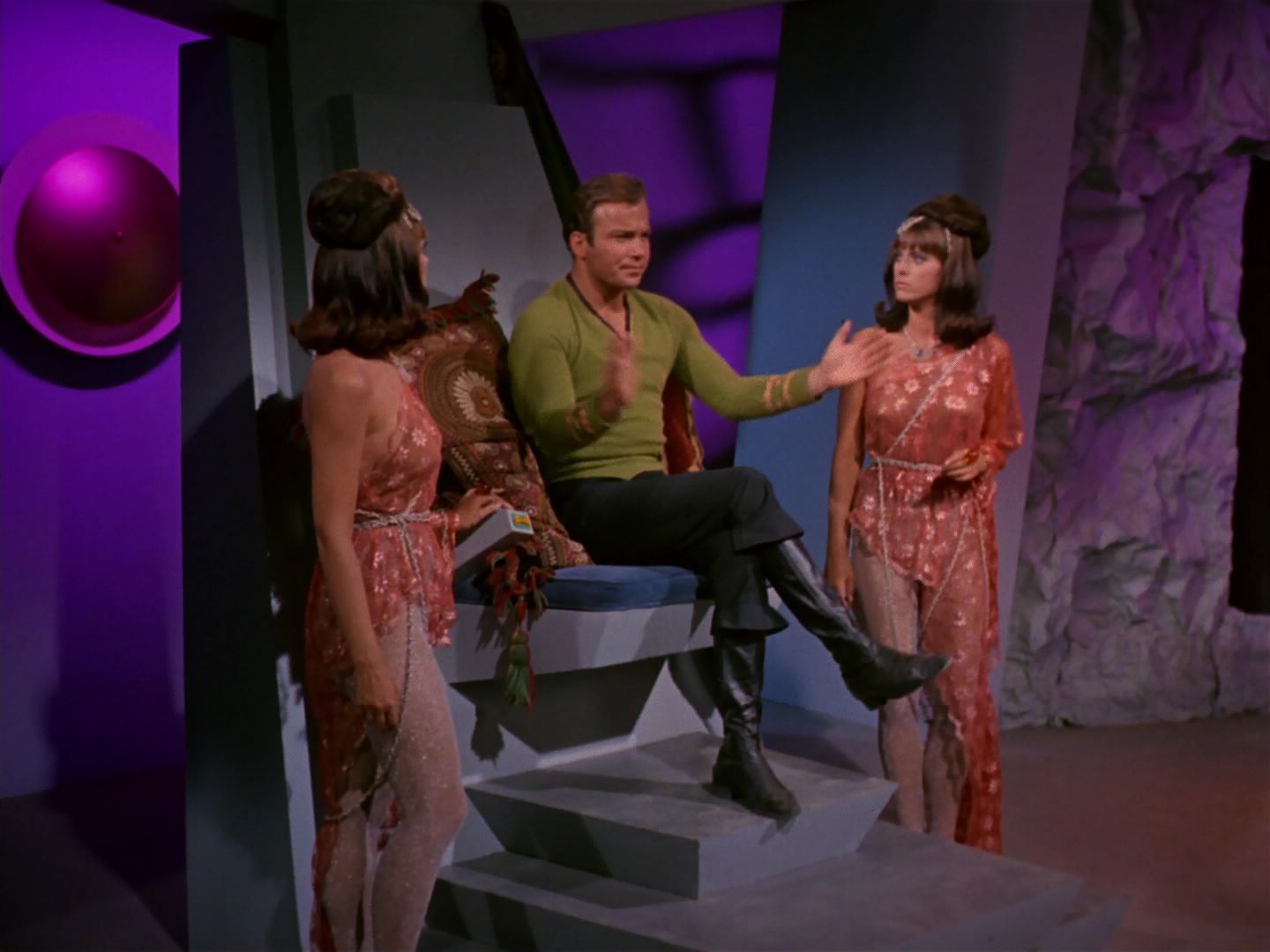 ariane179254_StarTrek_2x08_IMudd_2541.jpg