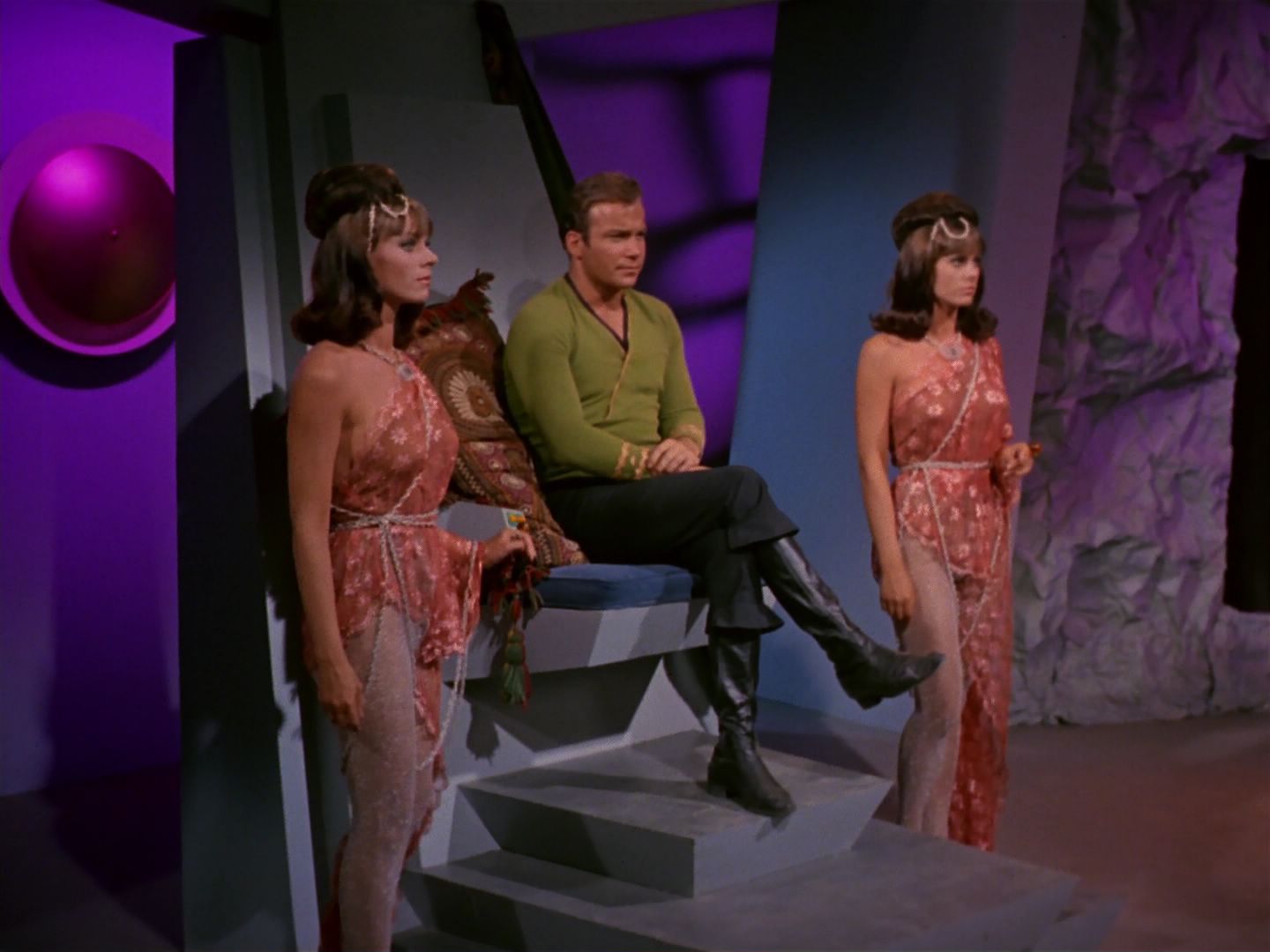 ariane179254_StarTrek_2x08_IMudd_2543.jpg