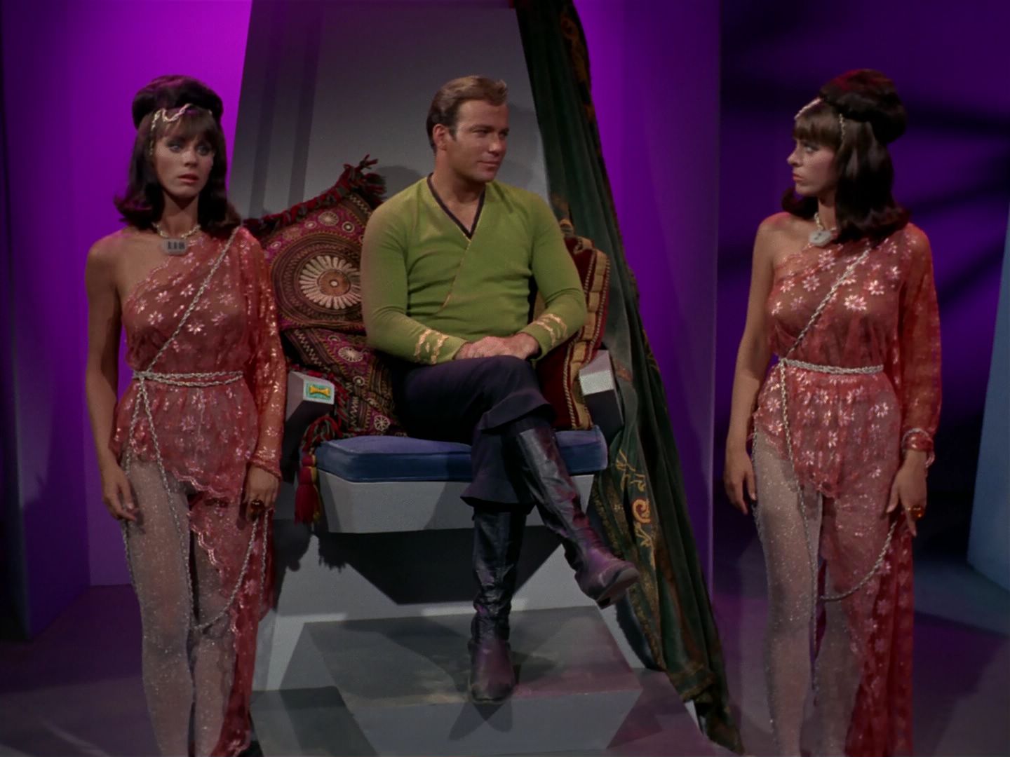 ariane179254_StarTrek_2x08_IMudd_2615.jpg