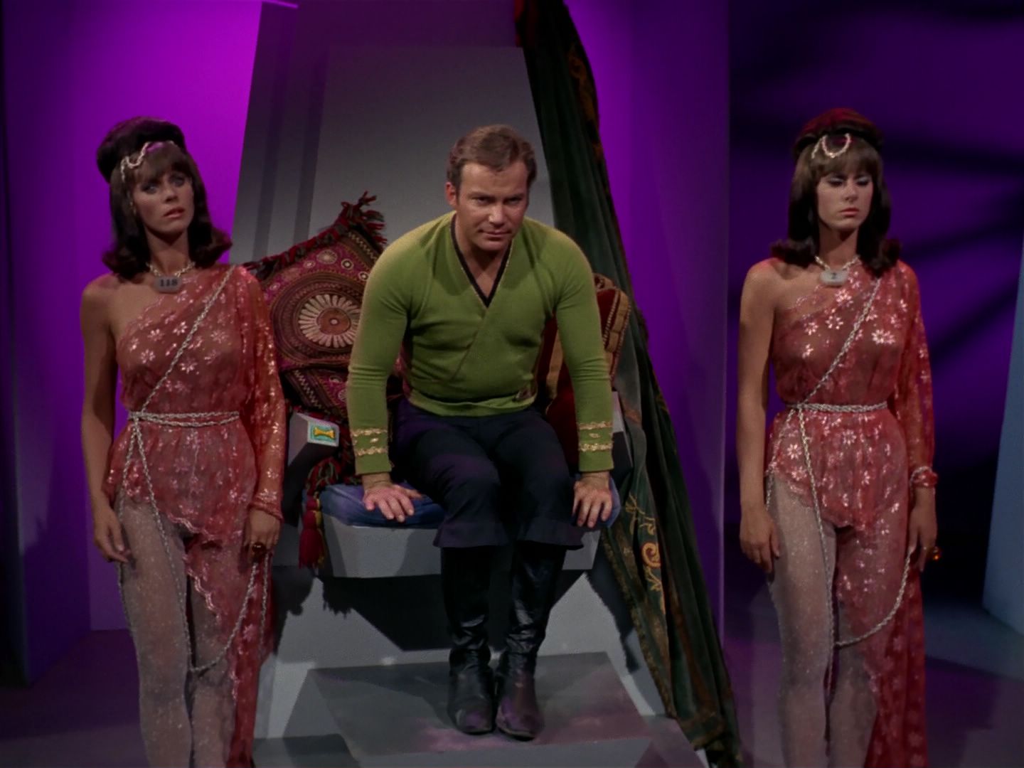 ariane179254_StarTrek_2x08_IMudd_2621.jpg