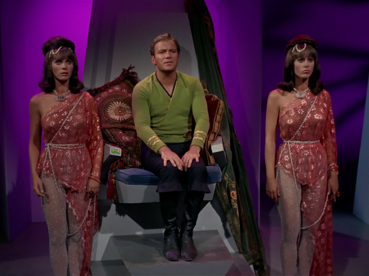 ariane179254_StarTrek_2x08_IMudd_2628.jpg