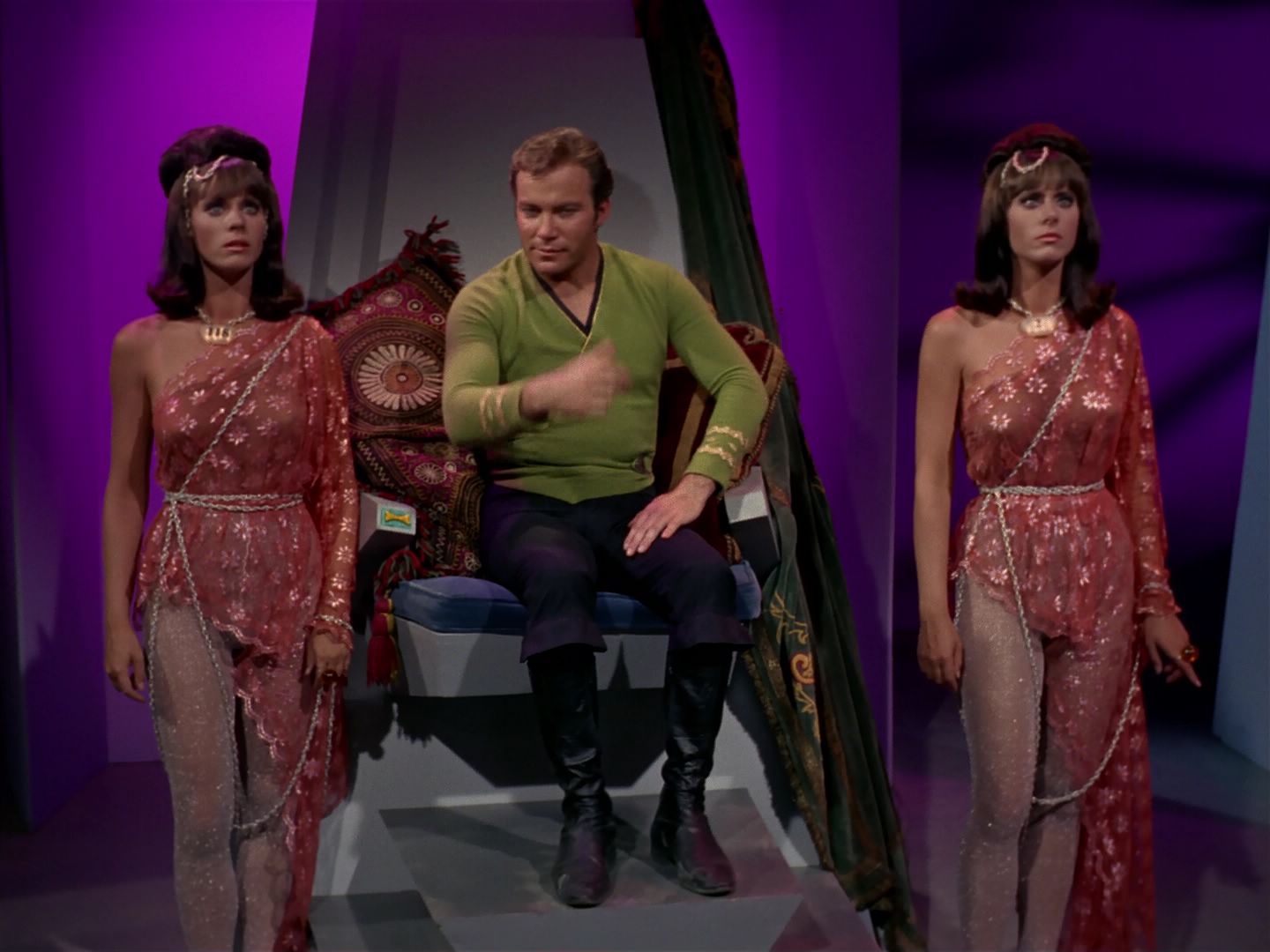 ariane179254_StarTrek_2x08_IMudd_2663.jpg