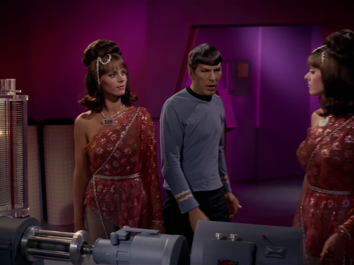 ariane179254_StarTrek_2x08_IMudd_2681.jpg