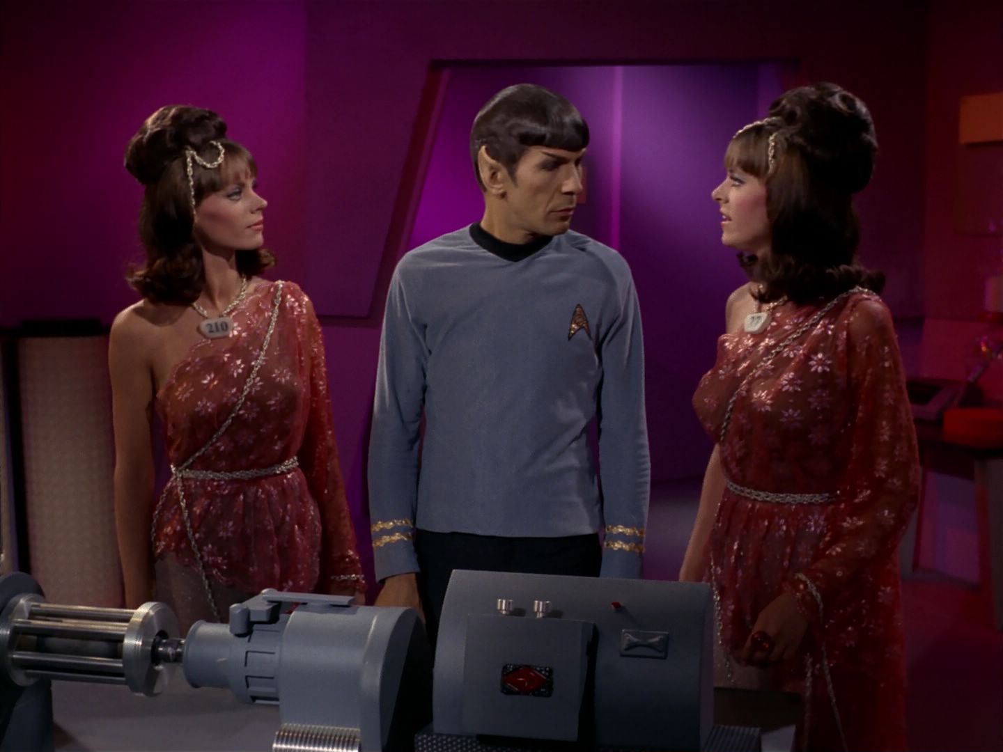 ariane179254_StarTrek_2x08_IMudd_2689.jpg