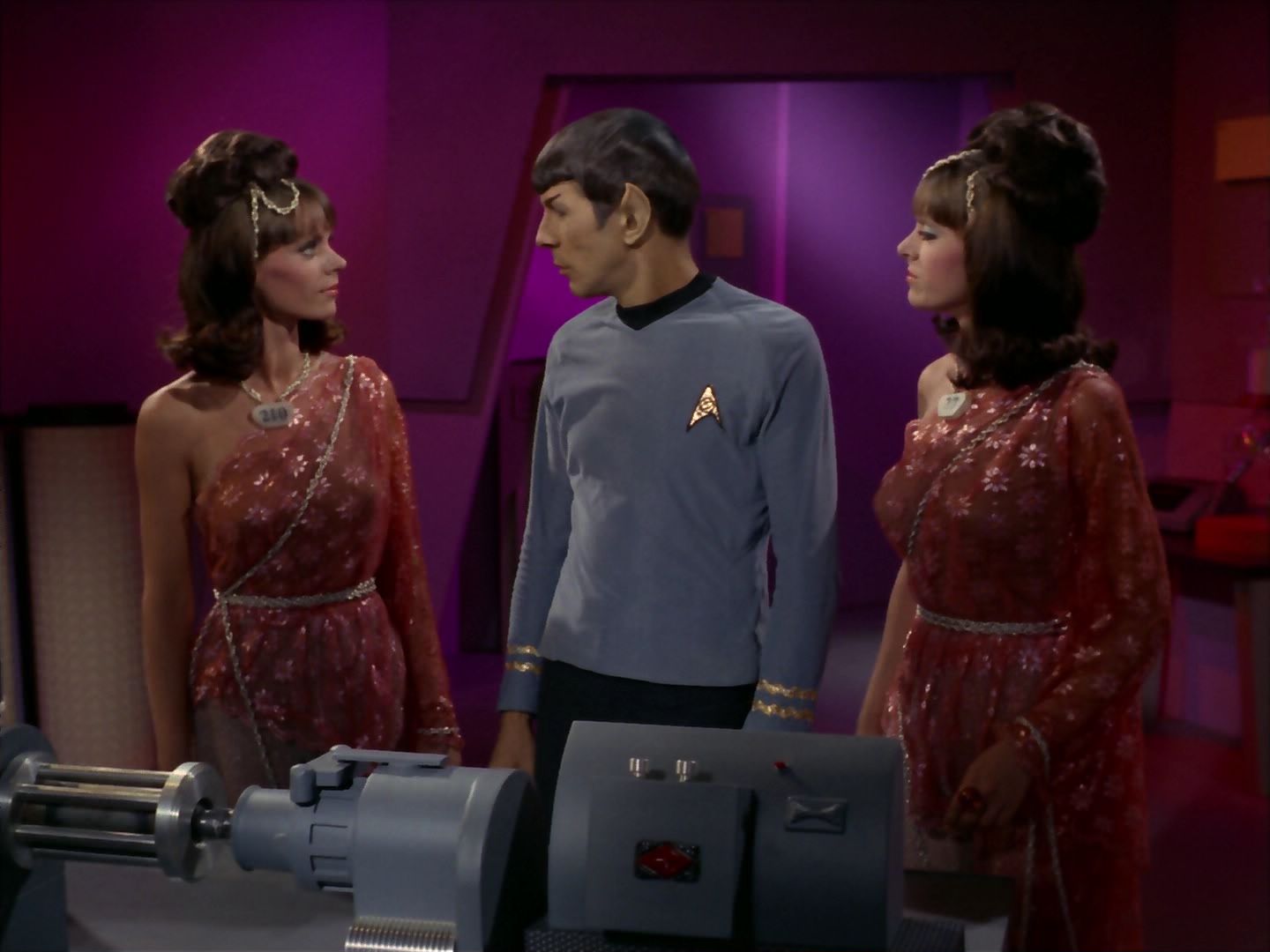 ariane179254_StarTrek_2x08_IMudd_2692.jpg