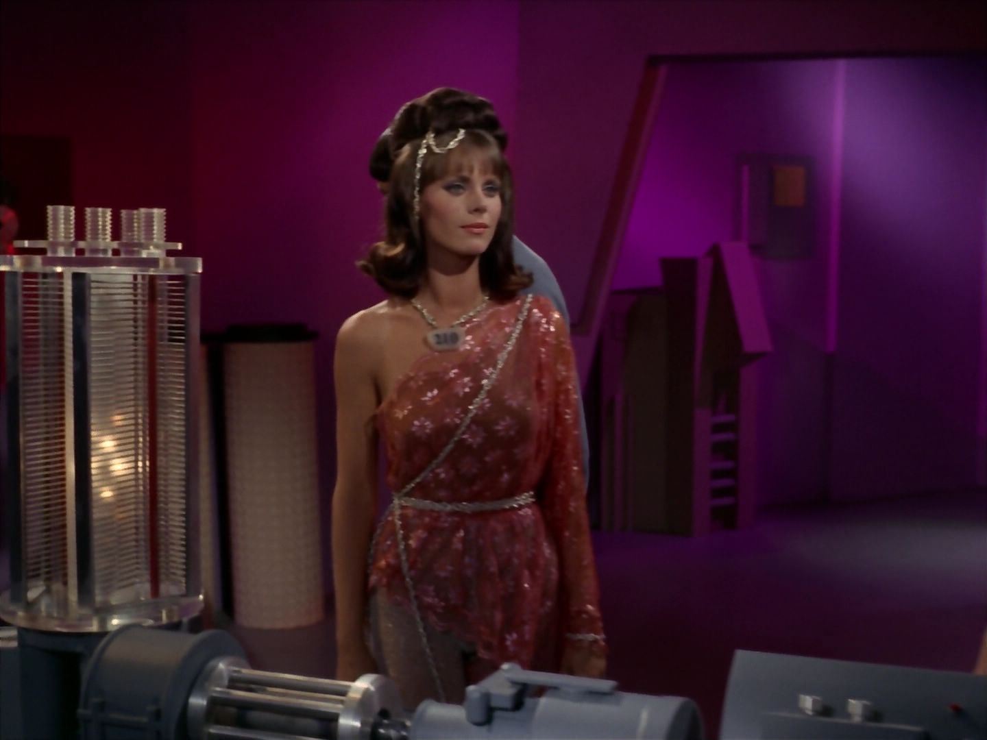ariane179254_StarTrek_2x08_IMudd_2695.jpg
