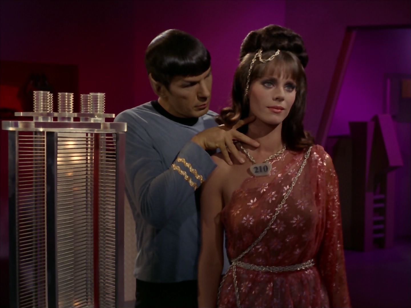 ariane179254_StarTrek_2x08_IMudd_2699.jpg