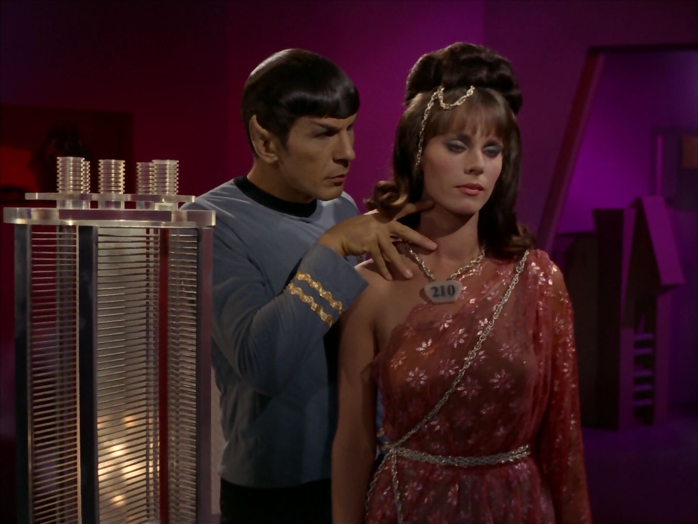 ariane179254_StarTrek_2x08_IMudd_2702.jpg
