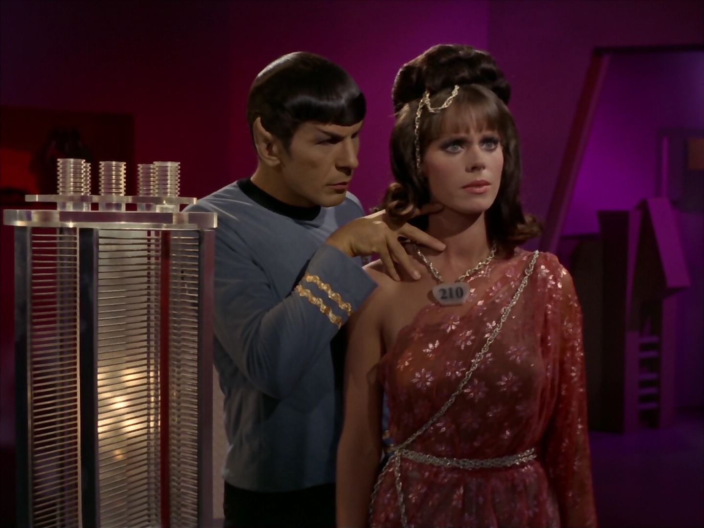 ariane179254_StarTrek_2x08_IMudd_2703.jpg