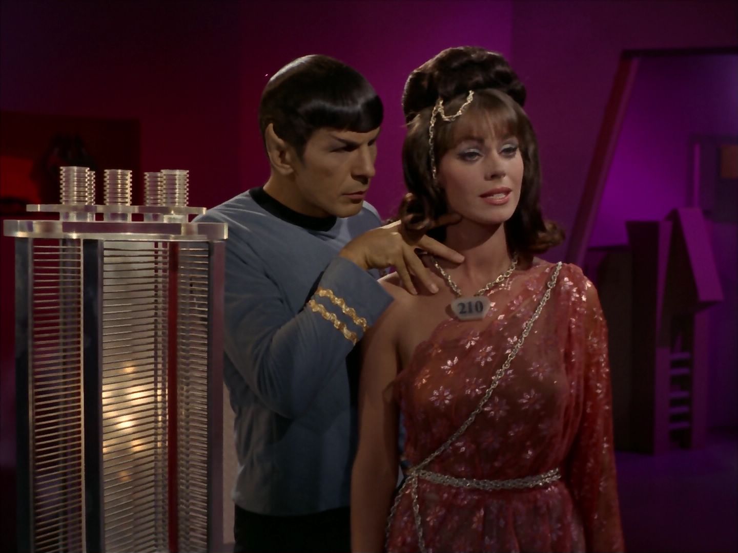 ariane179254_StarTrek_2x08_IMudd_2704.jpg