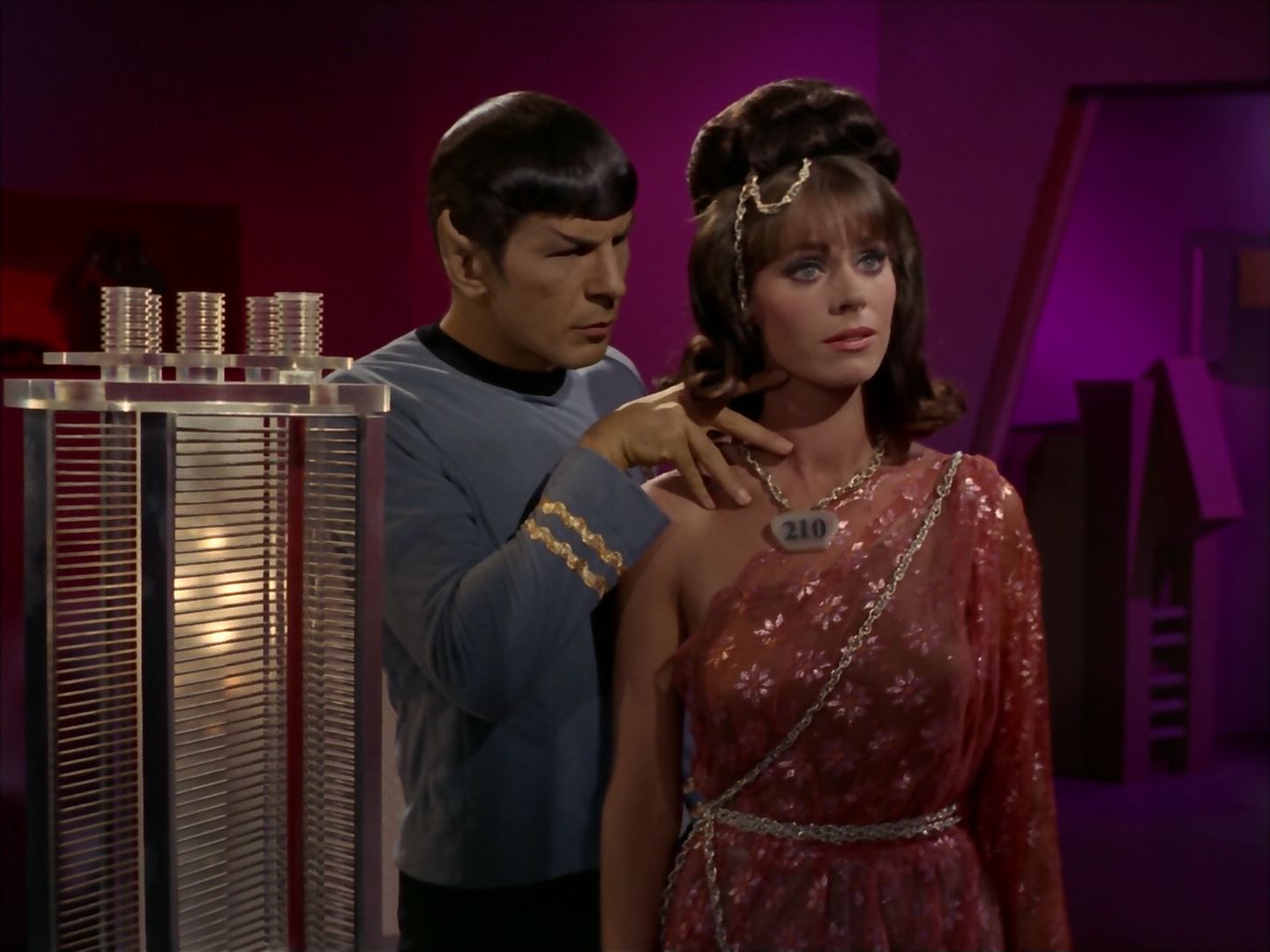 ariane179254_StarTrek_2x08_IMudd_2705.jpg