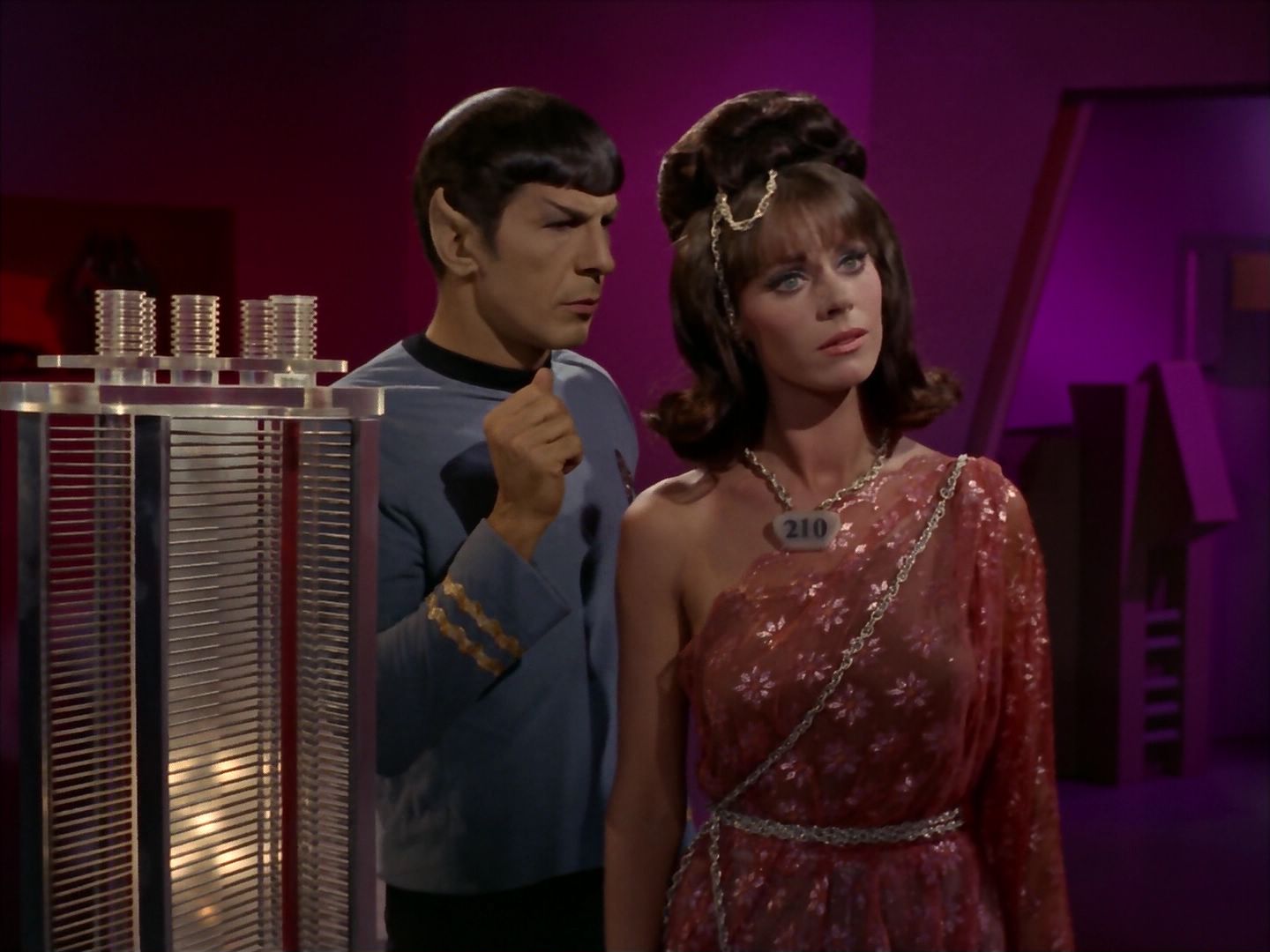 ariane179254_StarTrek_2x08_IMudd_2710.jpg