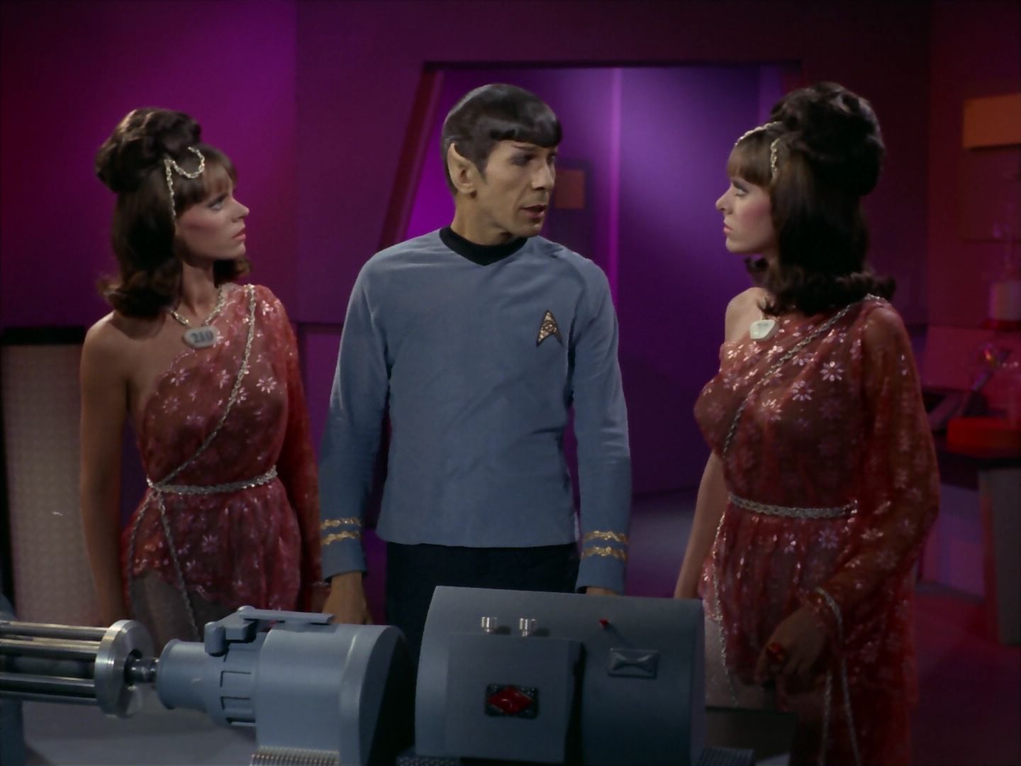 ariane179254_StarTrek_2x08_IMudd_2730.jpg