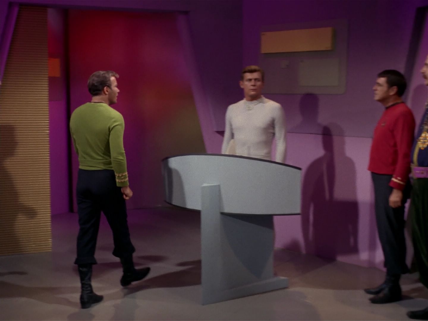 ariane179254_StarTrek_2x08_IMudd_2786.jpg