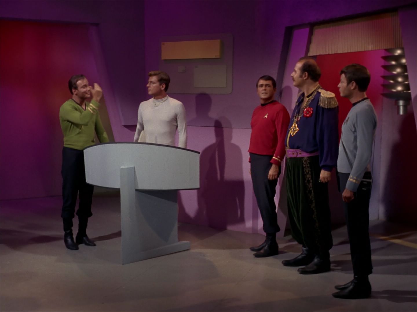 ariane179254_StarTrek_2x08_IMudd_2810.jpg
