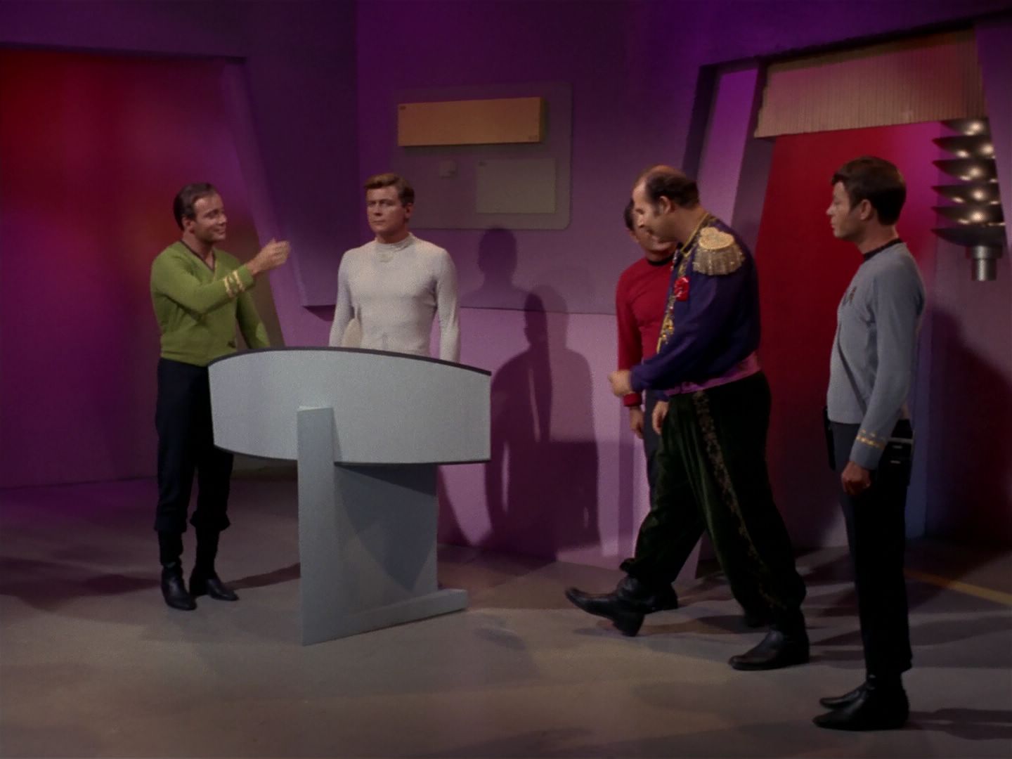 ariane179254_StarTrek_2x08_IMudd_2811.jpg