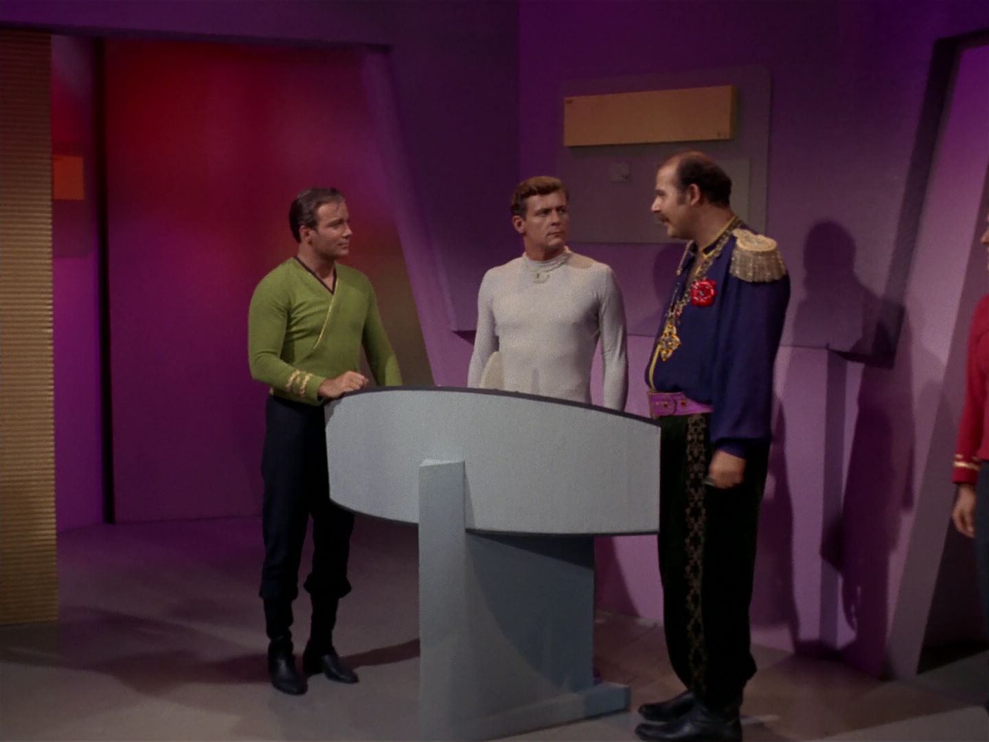 ariane179254_StarTrek_2x08_IMudd_2813.jpg