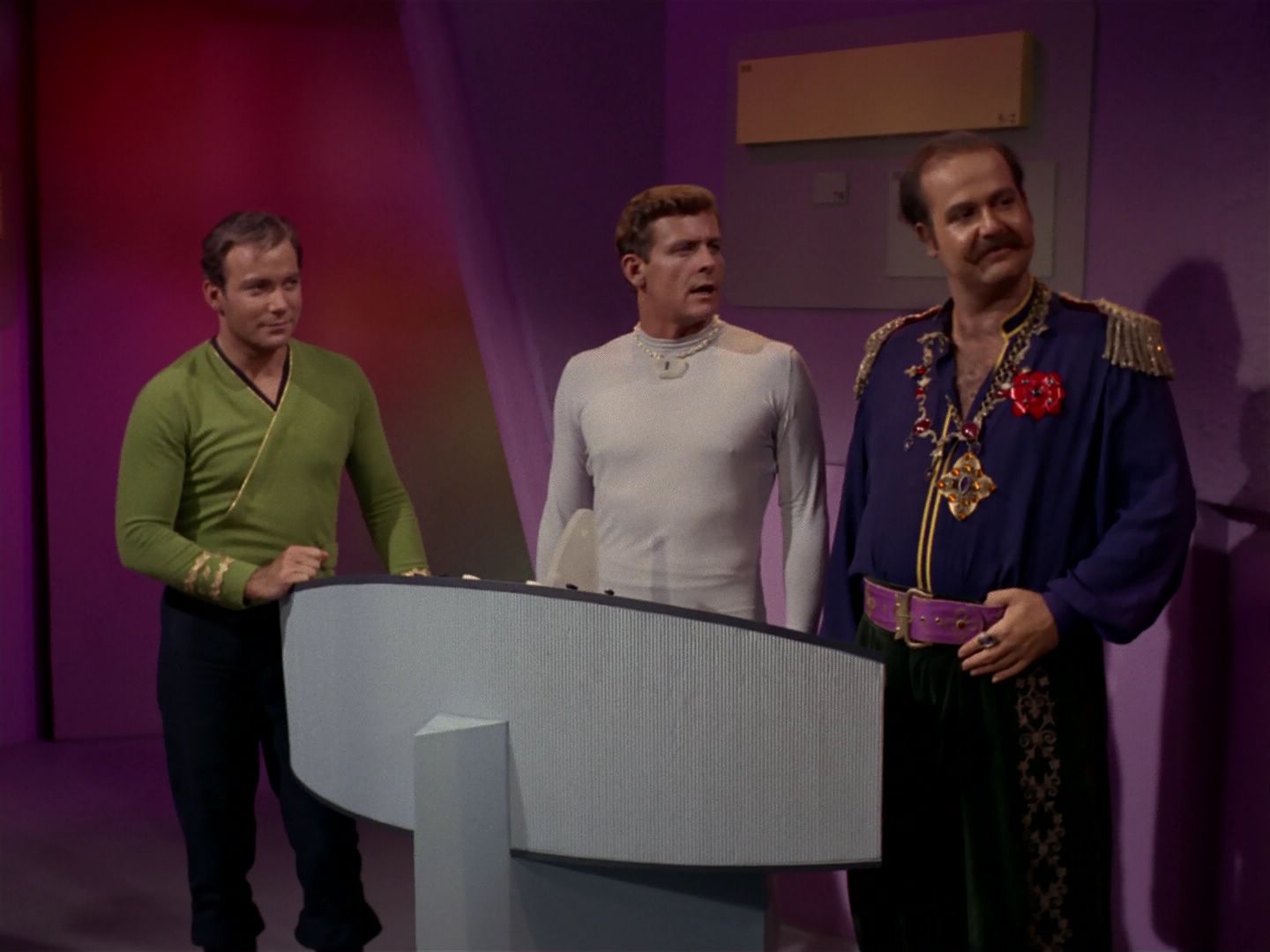 ariane179254_StarTrek_2x08_IMudd_2863.jpg
