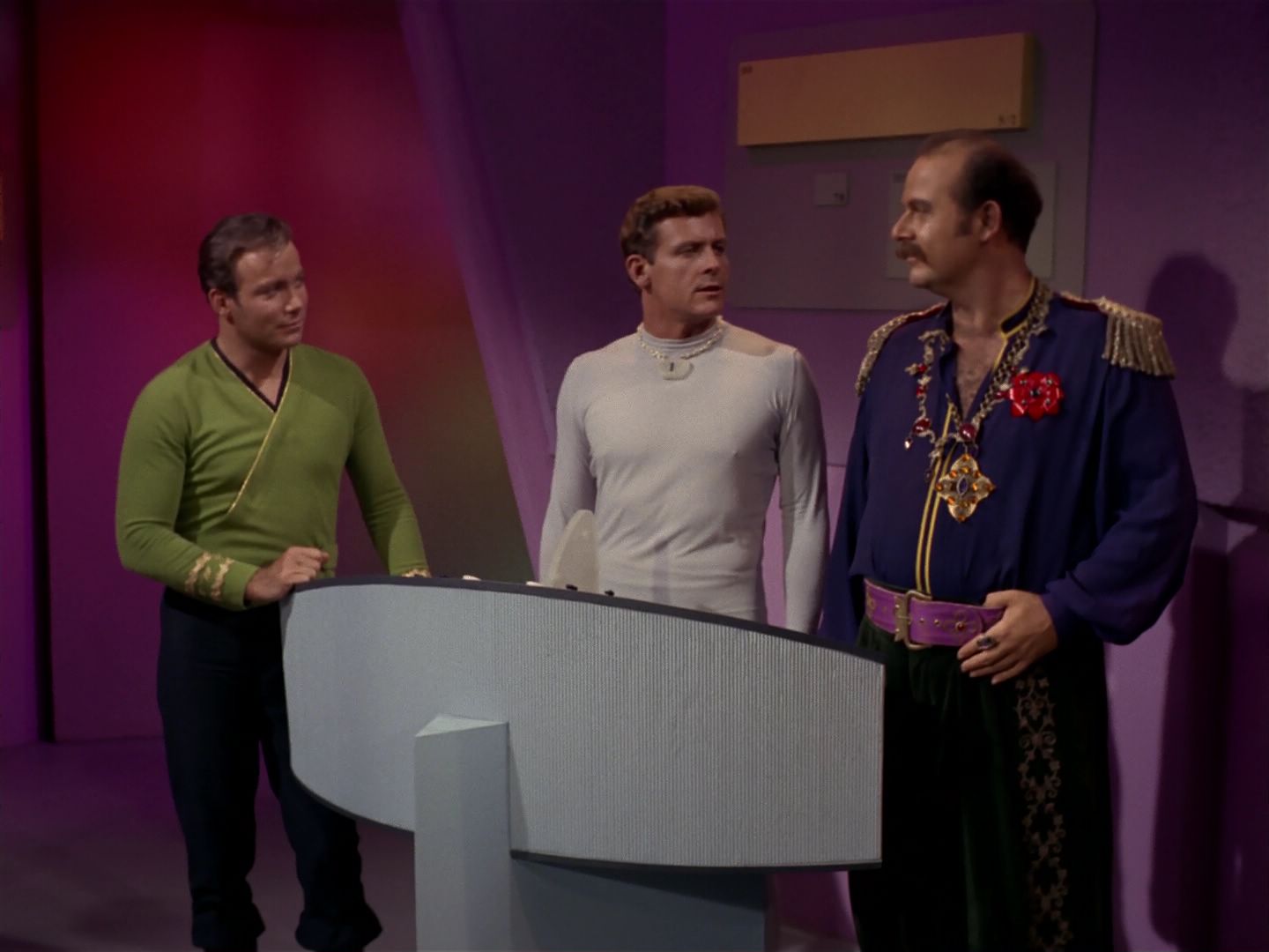 ariane179254_StarTrek_2x08_IMudd_2866.jpg