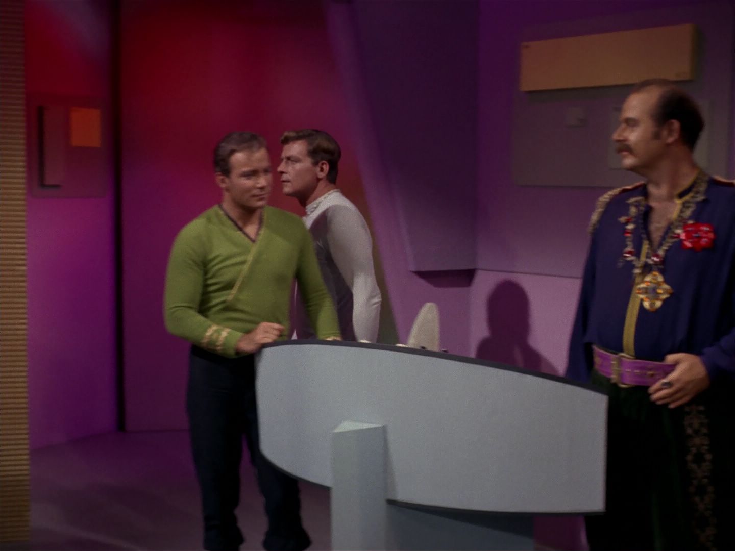 ariane179254_StarTrek_2x08_IMudd_2871.jpg
